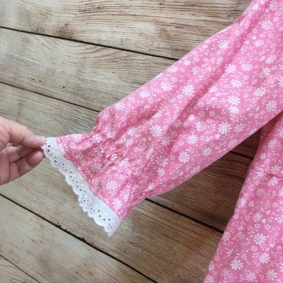 VINTAGE CAROLE PEASANT STYLE ROBE IN PINK AND WHITE FLORAL - Picture 7 of 8